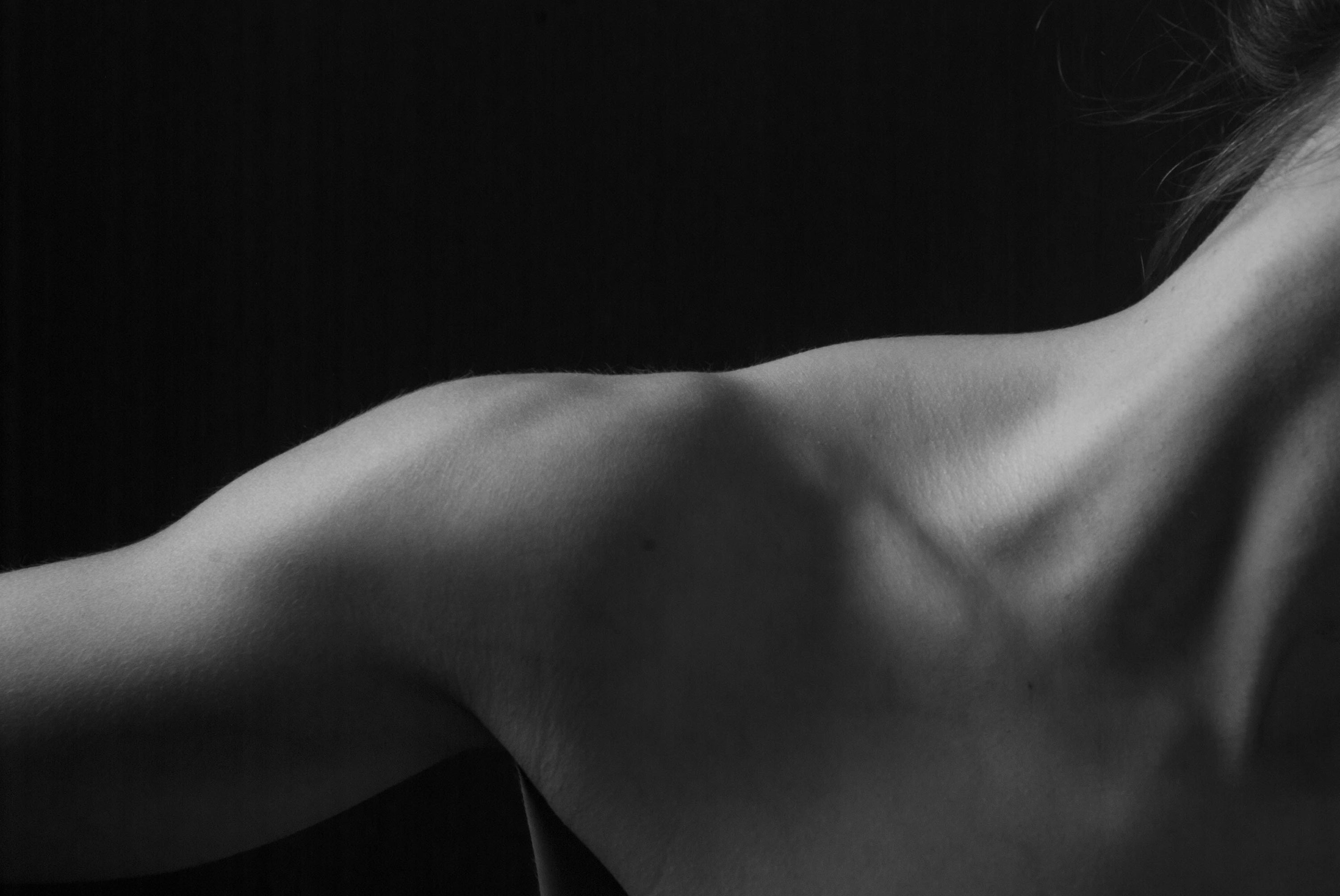 Best Pillows For Shoulder Pain 2025 - Honeydew Sleep