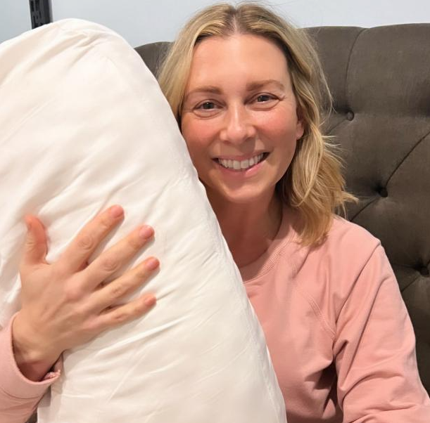 This Highly-Rated Pillow for Side Sleepers Eliminated My Morning Aches and Pains according to Amanda Mushro