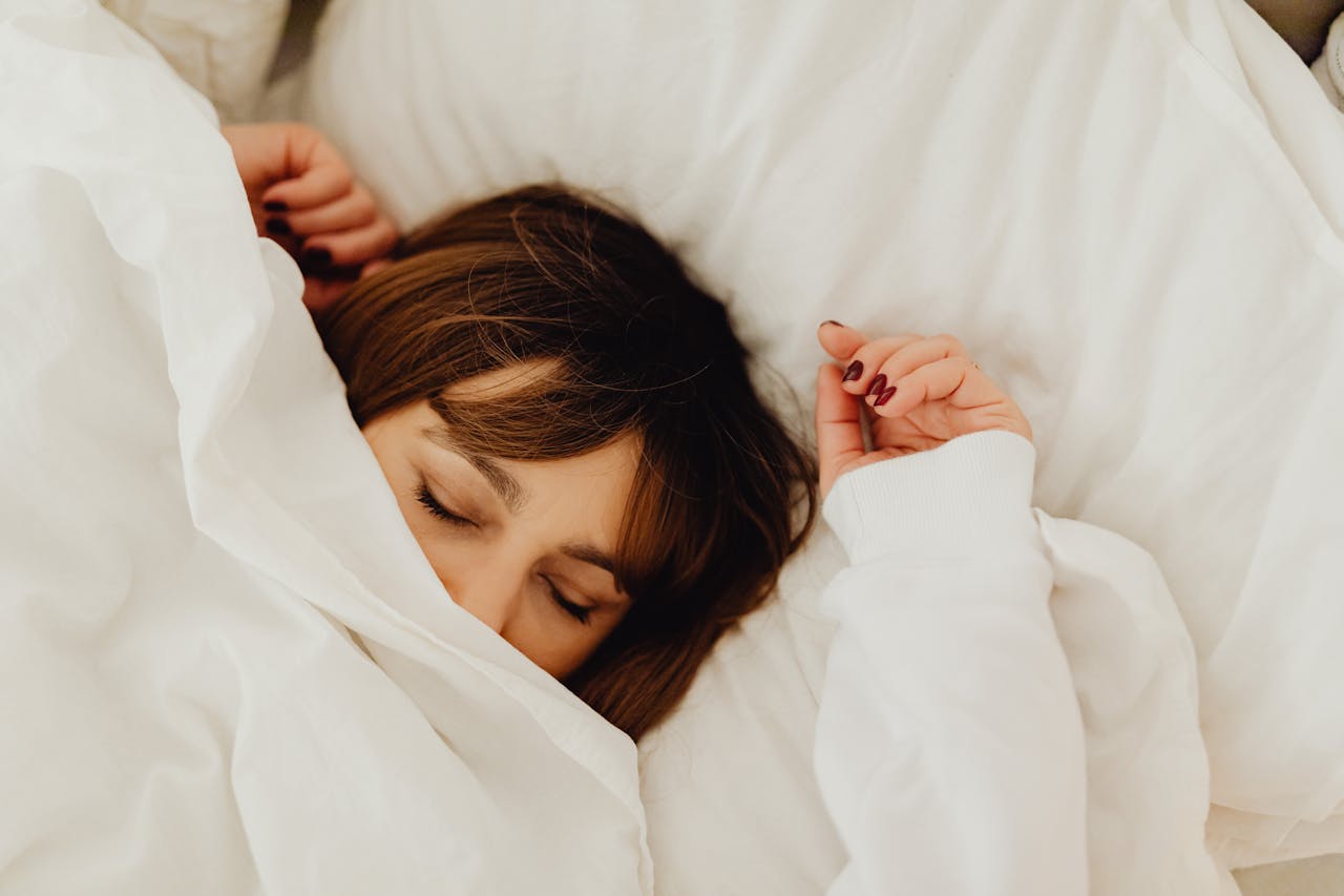 Best Cooling Body Pillows in 2025 - Honeydew Sleep