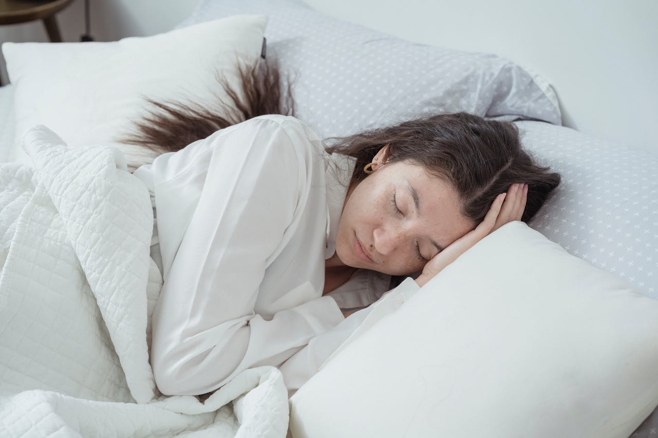Best Firm Body Pillows in 2025 - HoneydewSleep