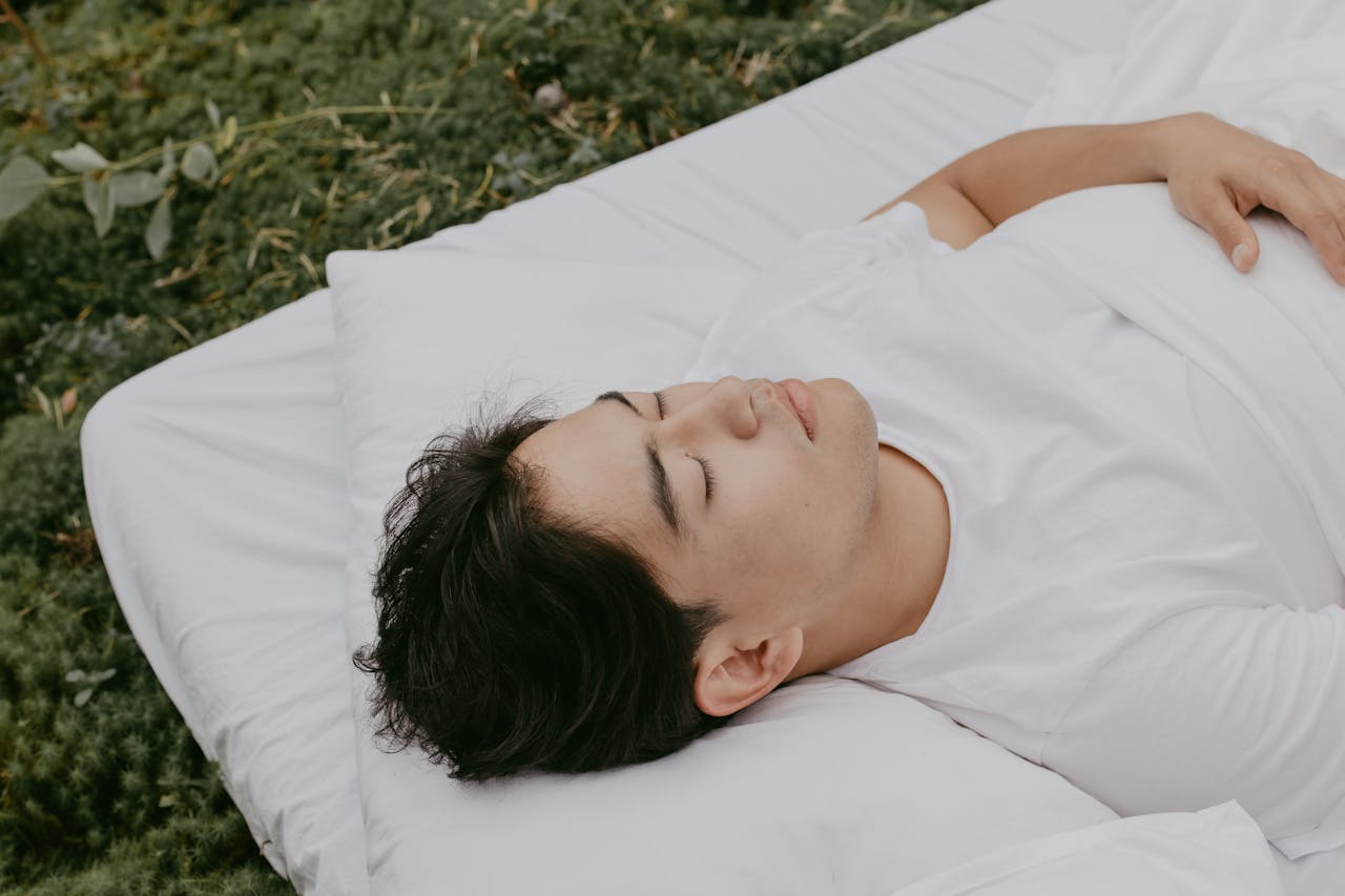 Best Male Body Pillow in 2025 - HoneydewSleep