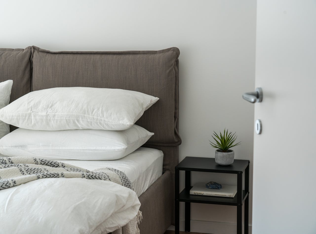 Best Weighted Body Pillows in 2025 - HoneydewSleep
