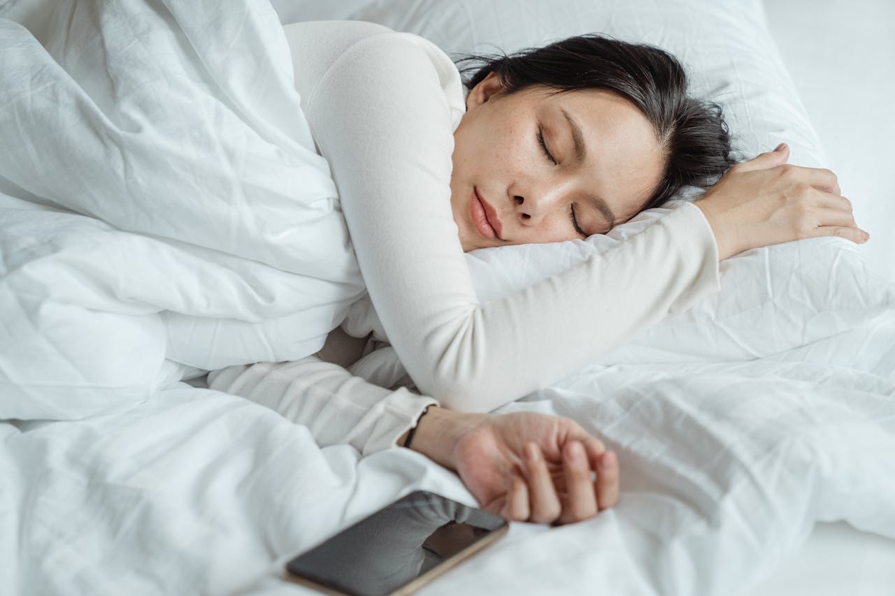 Best White Silk Pillow Case - Honeydew Sleep