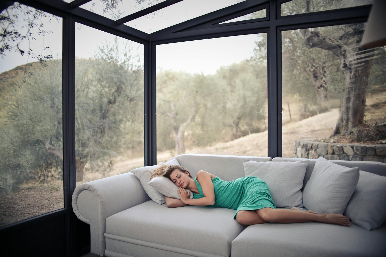 Do Women Need More Sleep Than Men? - Honeydew Sleep