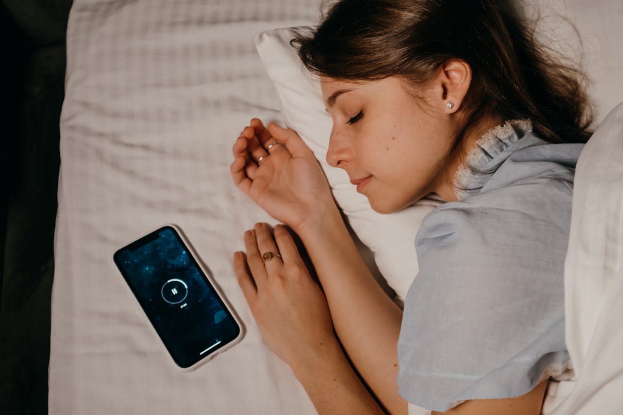 Best Pillow for Ear Pain in 2026 - Honeydew Sleep