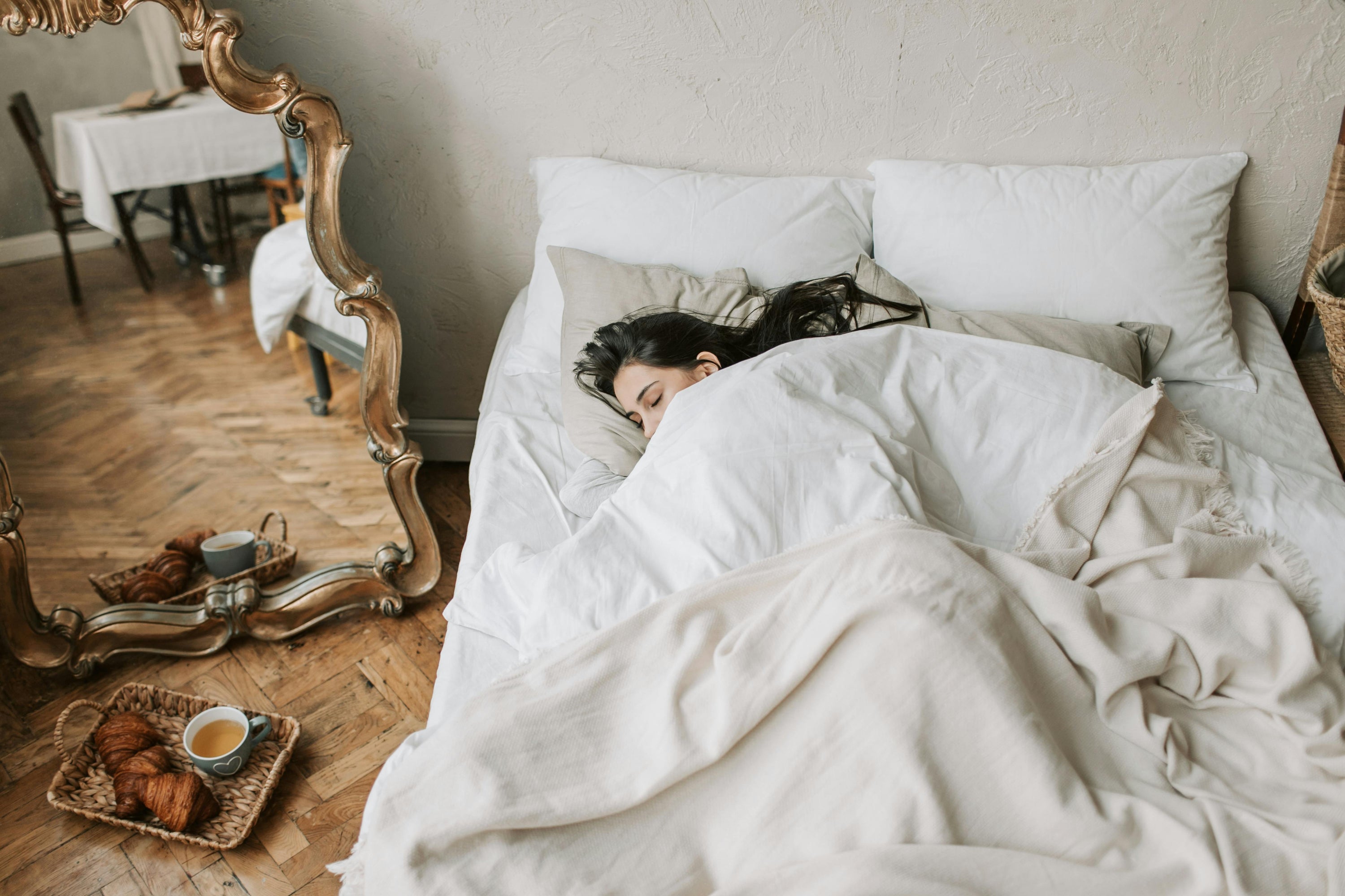 How to Keep Cool and Sleep Comfortably: 5 Effective Strategies - Honeydew Sleep