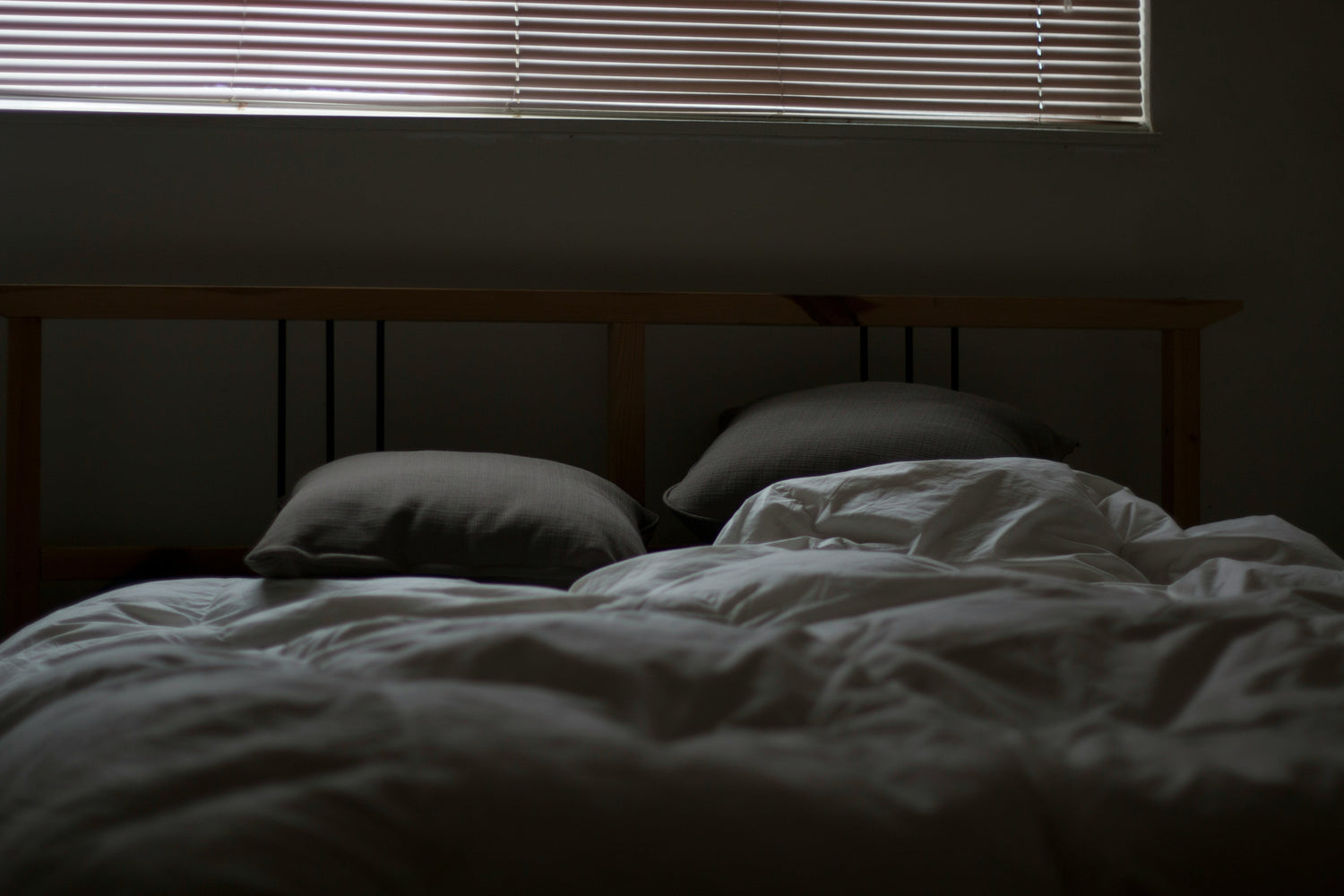 Satin vs Silk Pillowcases: Which Is Better? - Honeydew Sleep